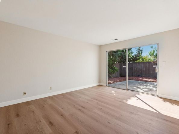 1042 Mangrove Ln, Alameda CA 94502