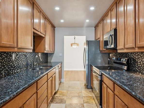 1042 Mangrove Ln, Alameda CA 94502