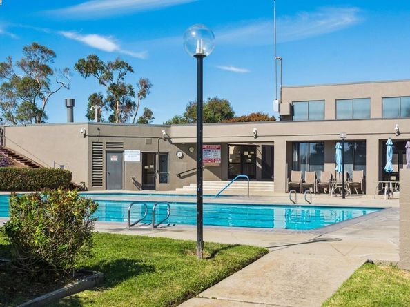 1042 Mangrove Ln, Alameda CA 94502