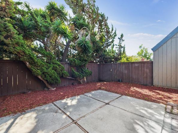 1042 Mangrove Ln, Alameda CA 94502