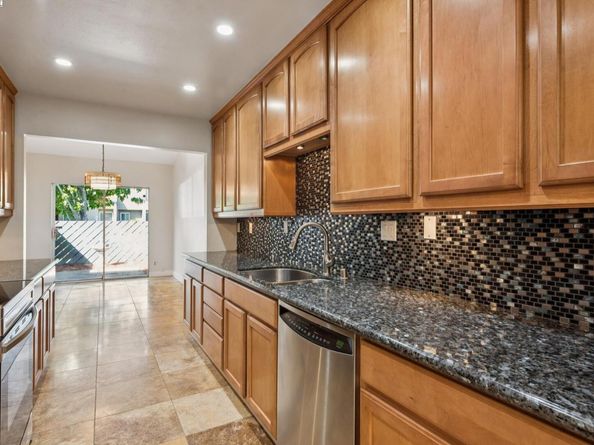 1042 Mangrove Ln, Alameda CA 94502
