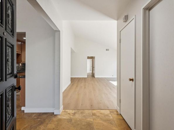 1042 Mangrove Ln, Alameda CA 94502