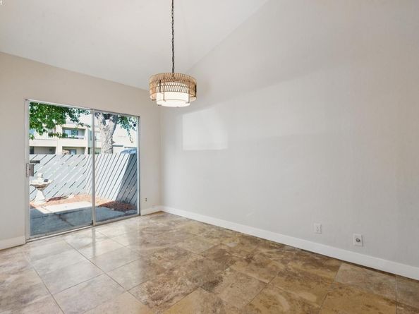 1042 Mangrove Ln, Alameda CA 94502