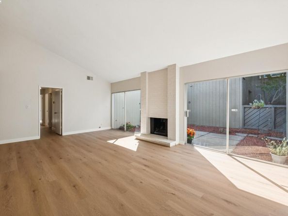 1042 Mangrove Ln, Alameda CA 94502
