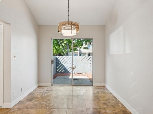 1042 Mangrove Ln, Alameda CA 94502