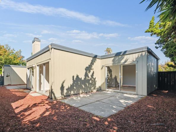 1042 Mangrove Ln, Alameda CA 94502