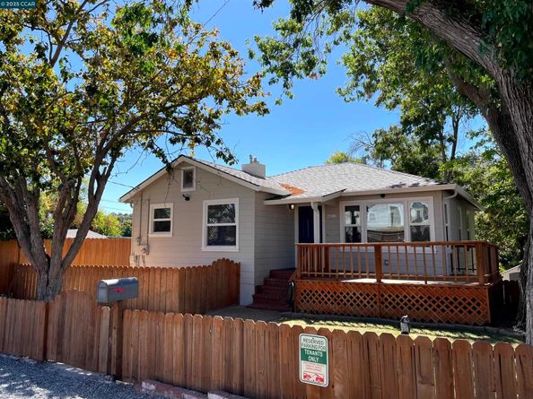 2910 Almond St, Martinez CA 94553
