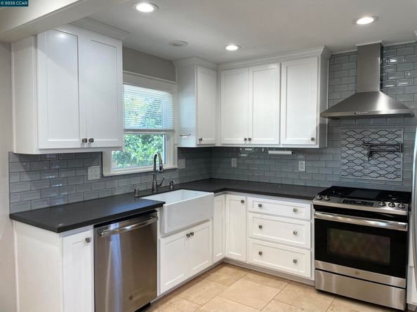 2910 Almond St, Martinez CA 94553