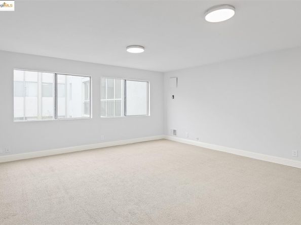 360 Vernon St 216, Oakland CA 94610