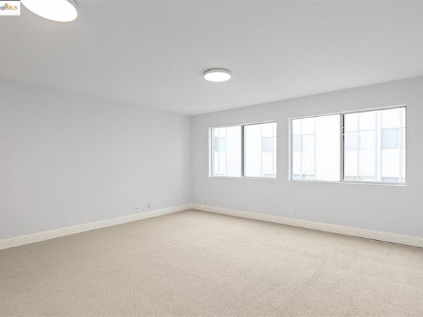 360 Vernon St 216, Oakland CA 94610