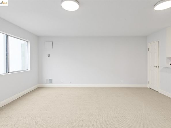 360 Vernon St 216, Oakland CA 94610