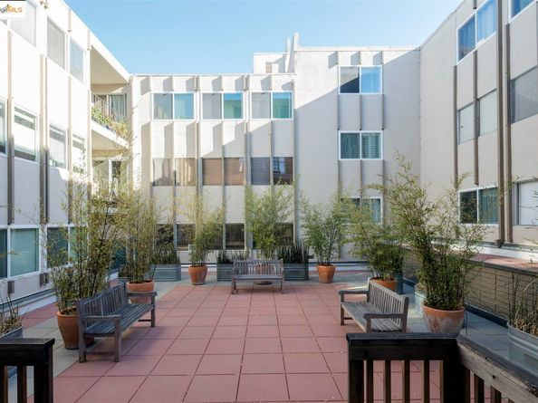 360 Vernon St 216, Oakland CA 94610
