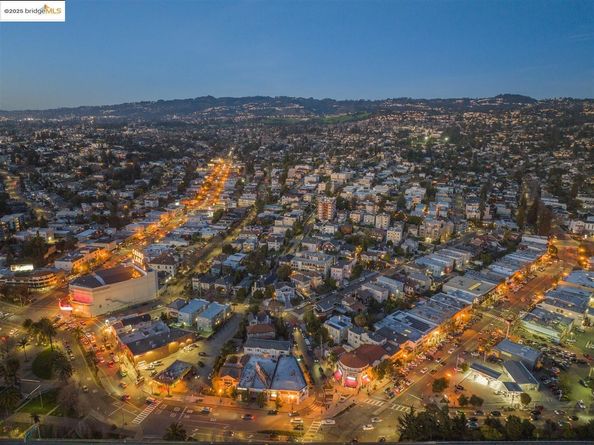 360 Vernon St 216, Oakland CA 94610