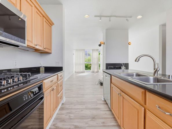 9455 Macarthur Blvd, Oakland CA 94605