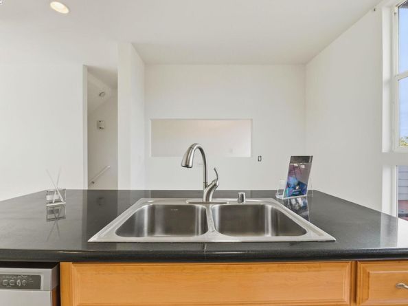 9455 Macarthur Blvd, Oakland CA 94605