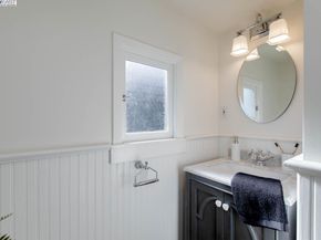 1238 Versailles Ave, Alameda CA 94501