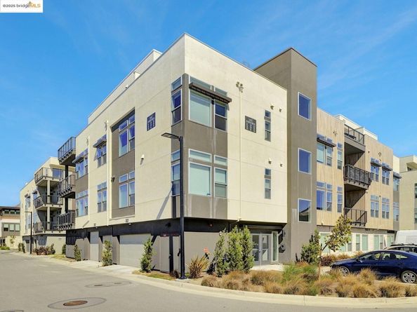 210 Waters Park Cir 304, San Mateo CA 94403