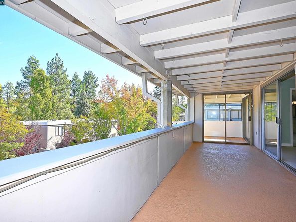 1361 Singingwood Ct 7, Walnut Creek CA 94595