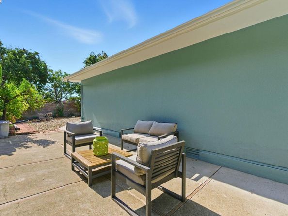 2724 Benedict Dr, San Leandro CA 94577