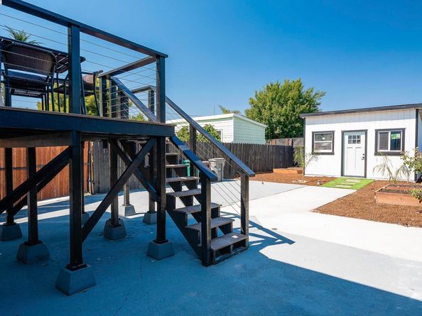 3708 Lyon Ave, Oakland CA 94601