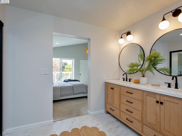 158 Oak Park Dr, Alameda CA 94502