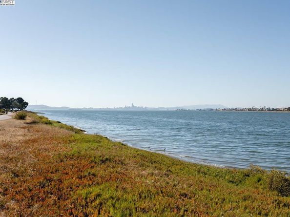 158 Oak Park Dr, Alameda CA 94502