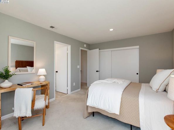 158 Oak Park Dr, Alameda CA 94502
