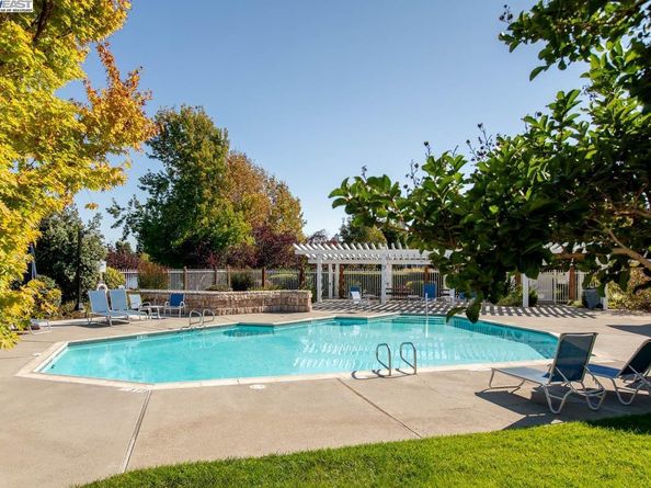 158 Oak Park Dr, Alameda CA 94502