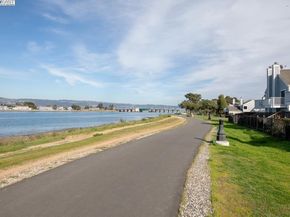158 Oak Park Dr, Alameda CA 94502