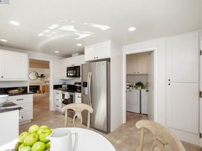 158 Oak Park Dr, Alameda CA 94502