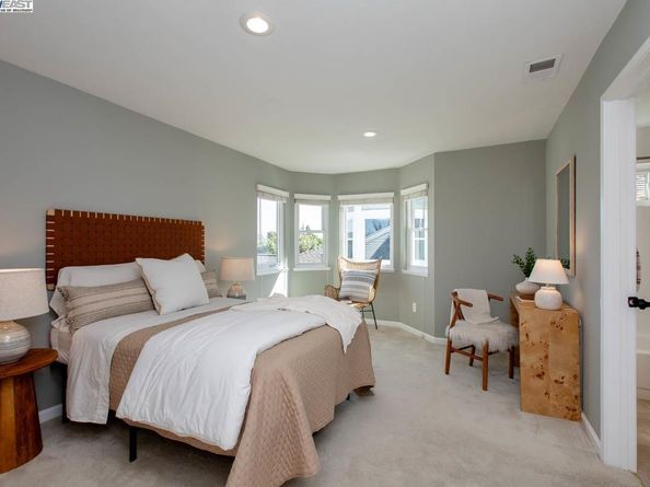 158 Oak Park Dr, Alameda CA 94502
