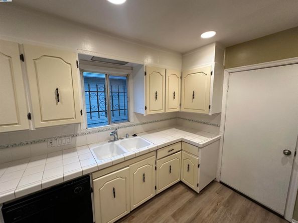 7608 Arthur st, Oakland CA 94605