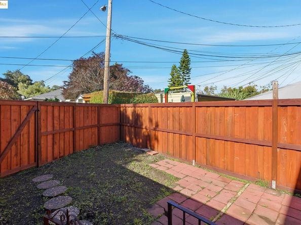 109 Cypress St. C, Alameda CA 94501