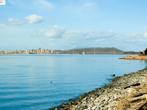 109 Cypress St. C, Alameda CA 94501