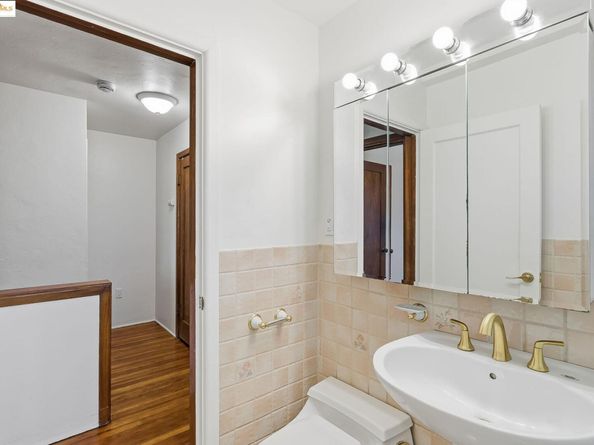 109 Cypress St. C, Alameda CA 94501