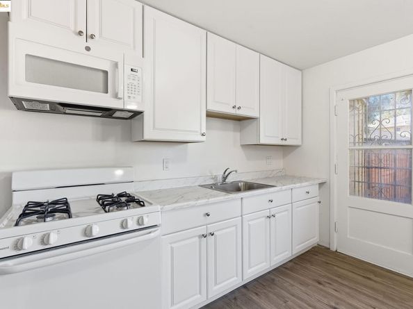 109 Cypress St. C, Alameda CA 94501