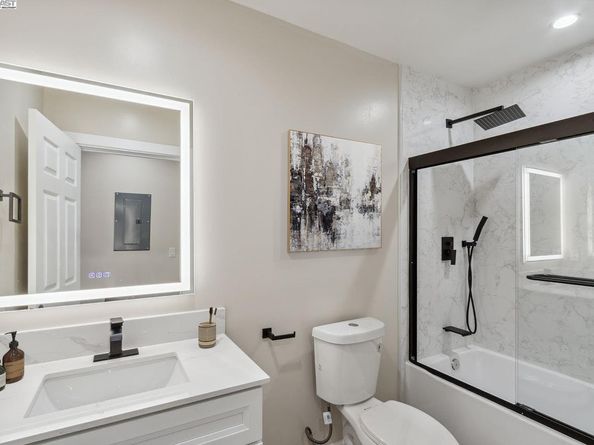 842 E 17th St, Oakland CA 94606