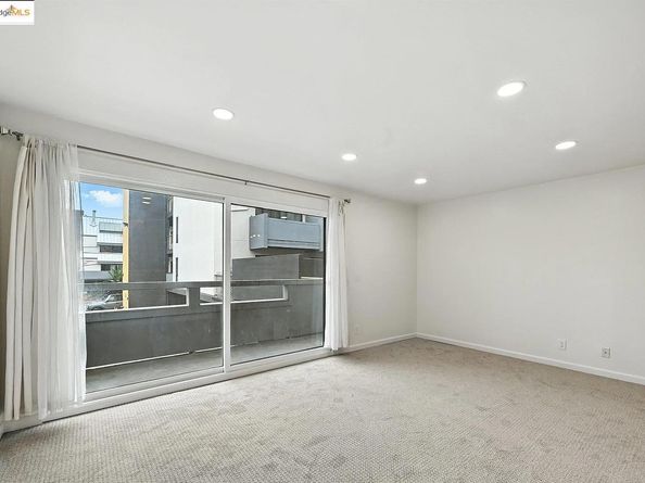 5 Embarcadero 129, Oakland CA 94607