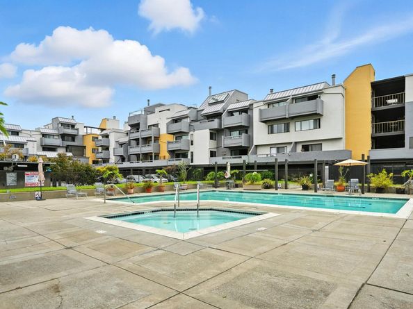 5 Embarcadero 129, Oakland CA 94607