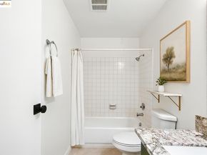 5 Embarcadero 129, Oakland CA 94607