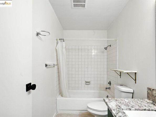 5 Embarcadero 129, Oakland CA 94607