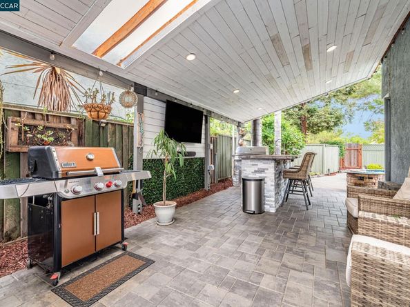 2207 Bridgeport Way, Martinez CA 94553