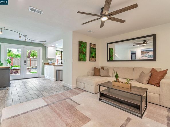 2207 Bridgeport Way, Martinez CA 94553