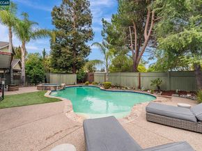 2207 Bridgeport Way, Martinez CA 94553