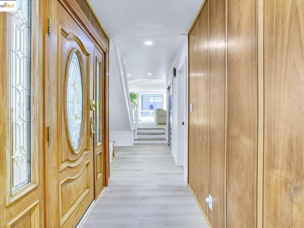 6635 Banning Dr, Oakland CA 94611