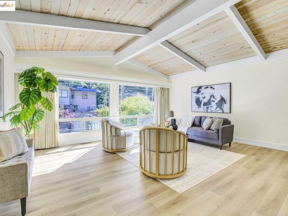 6635 Banning Dr, Oakland CA 94611