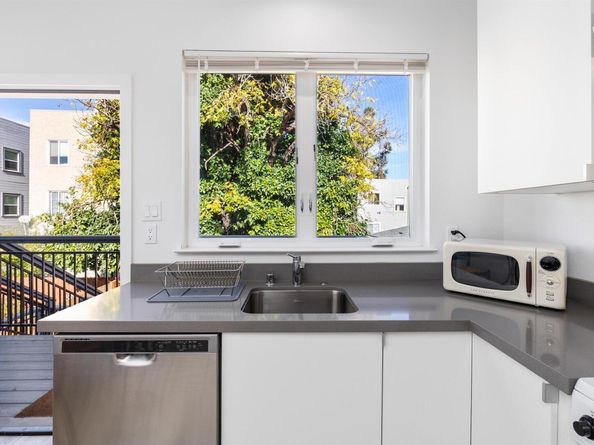 712 39Th St, Oakland CA 94609