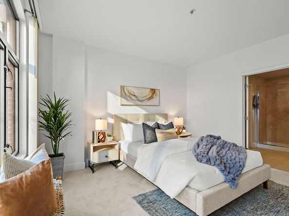 438 W Grand Ave 422, Oakland CA 94612