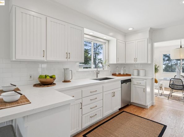 6827 Ridgewood Dr., Oakland CA 94611