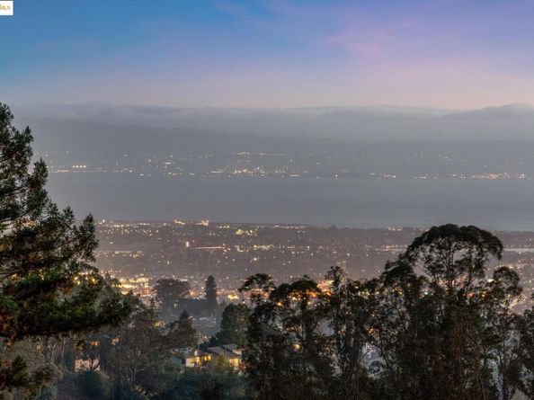 6827 Ridgewood Dr., Oakland CA 94611